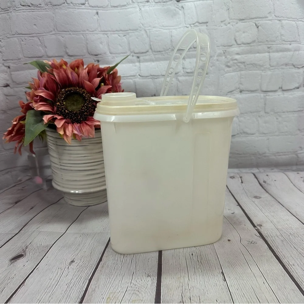 vintage tupperware 2 quart beverage container set